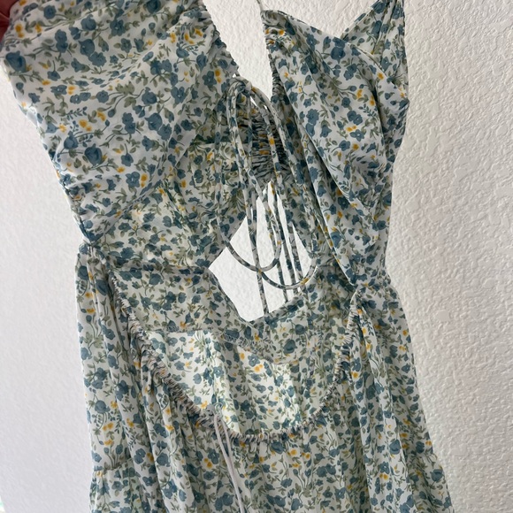 Midi dress 💙🤍🔥 - Picture 9 of 12